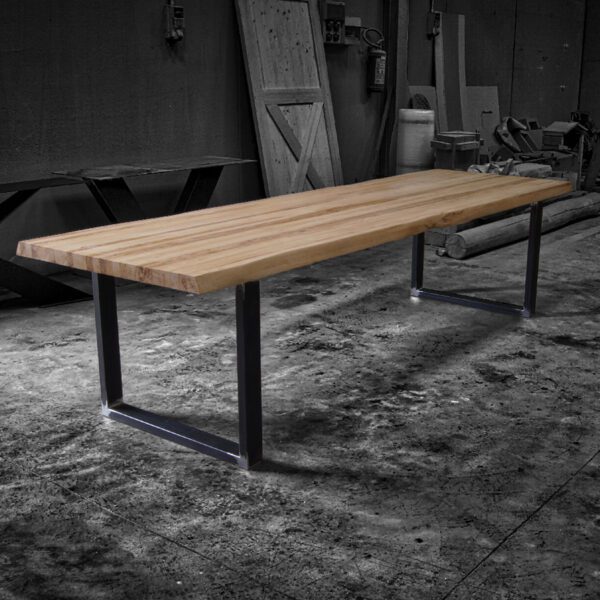 Tavolo legno massello chiaro con gambe in ferro