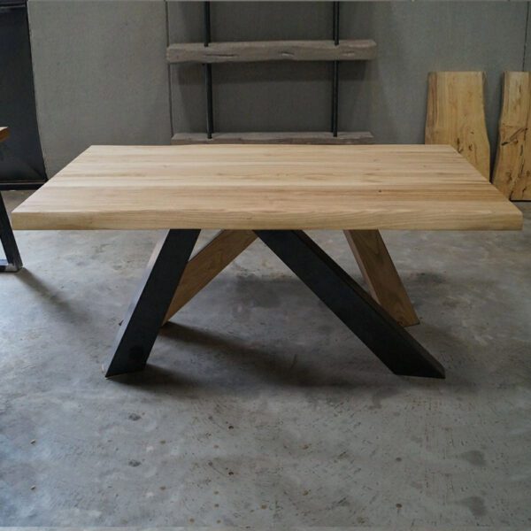 Tavolo arredamento in legno massello