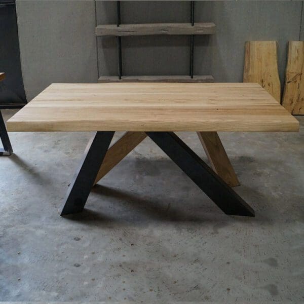 Tavolo arredamento in legno massello