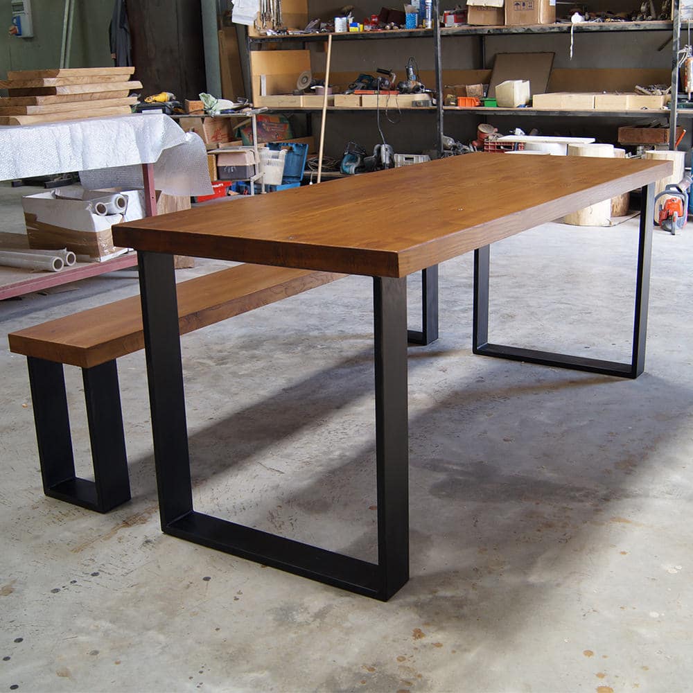 Tavolo in legno massello con panca