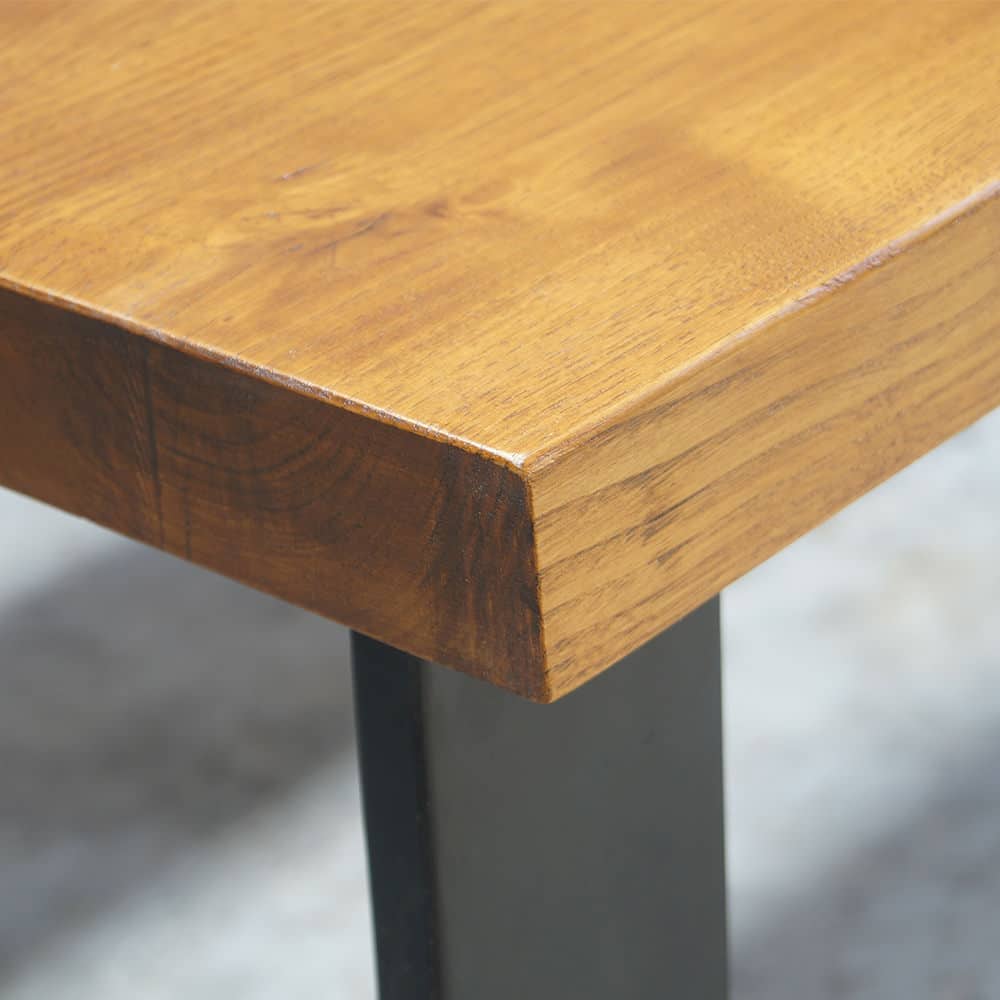 Tavolo in legno massello con panca