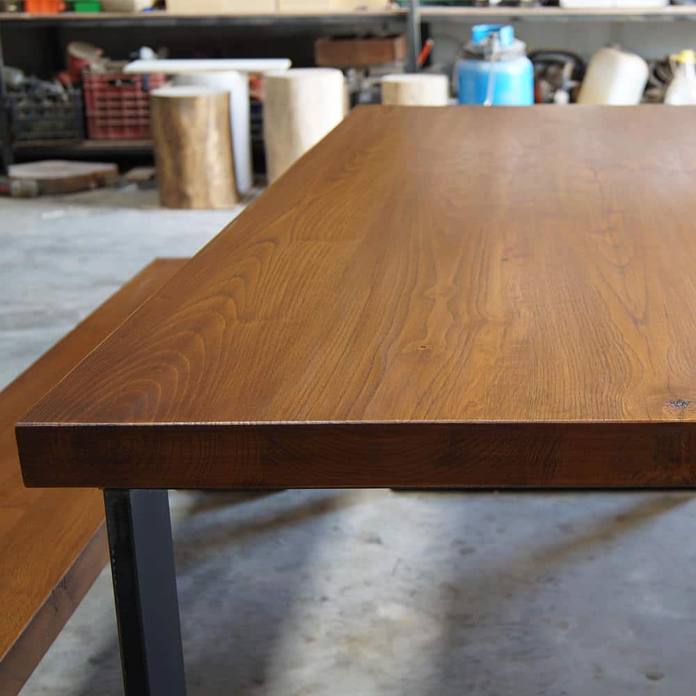 Tavolo in legno massello con panca