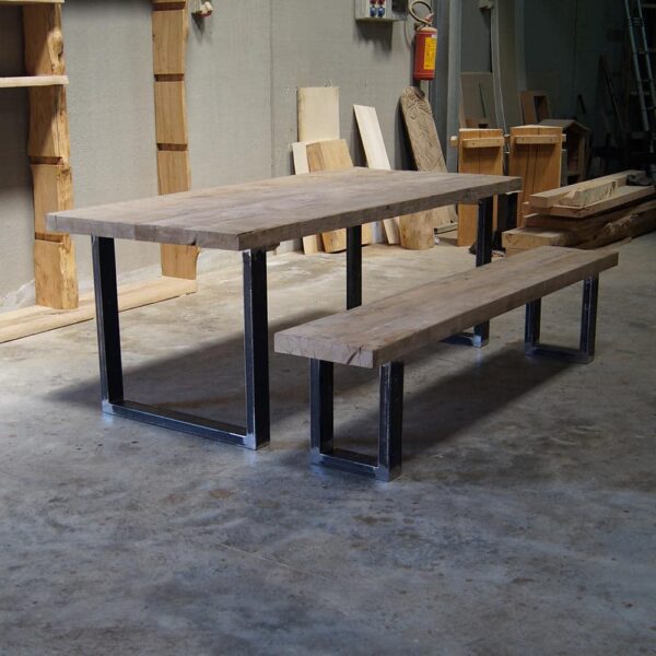 Tavolo rustico in legno massello con panca