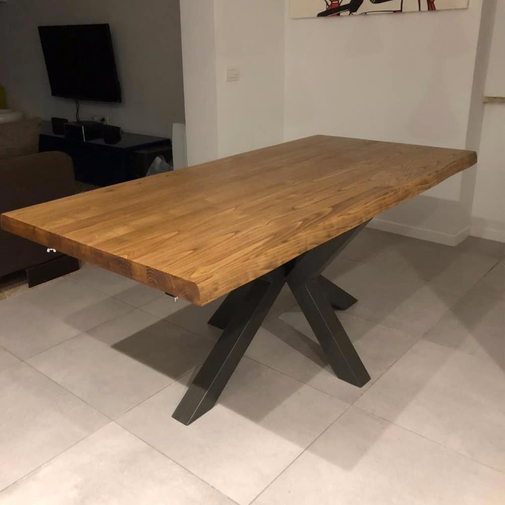 Tavolo legno massello con gambe a stella