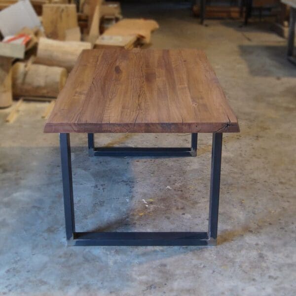 Tavolo legno massello rustico con spaccature a vista