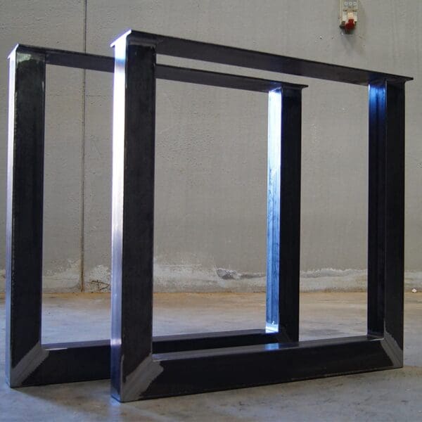 Gambe August in ferro