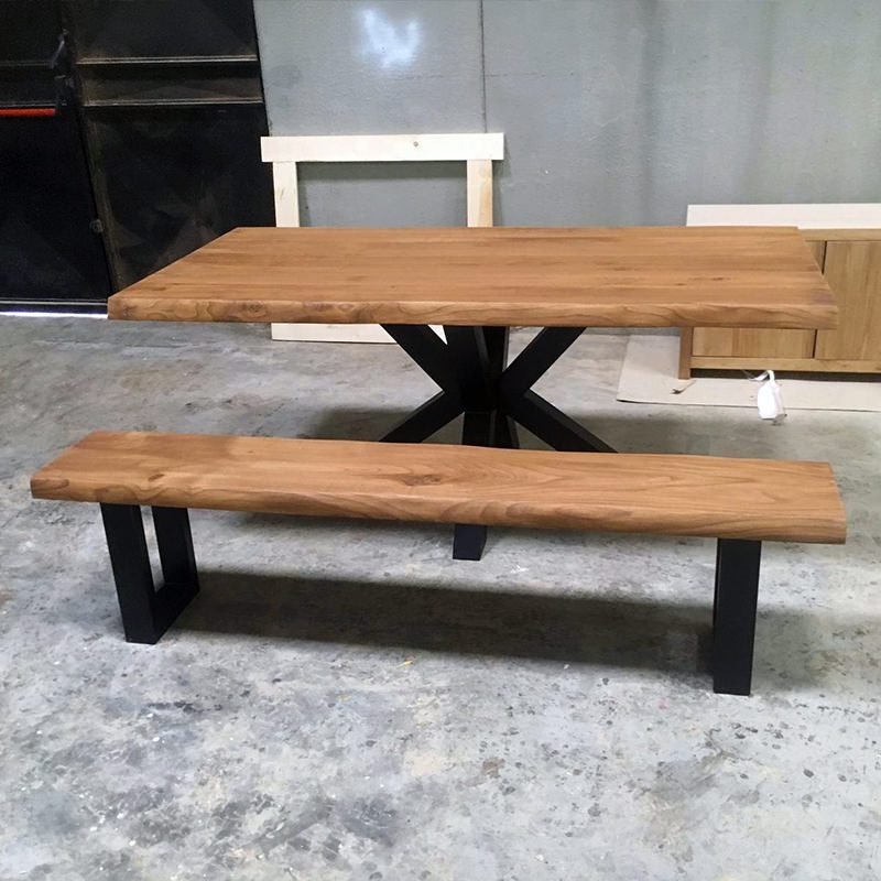 Tavolo in legno massello con panca