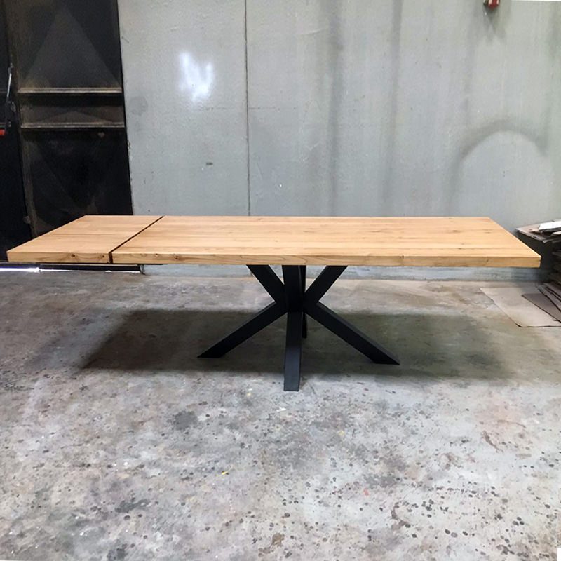 Tavolo allungabile in legno massello con gamba a stella