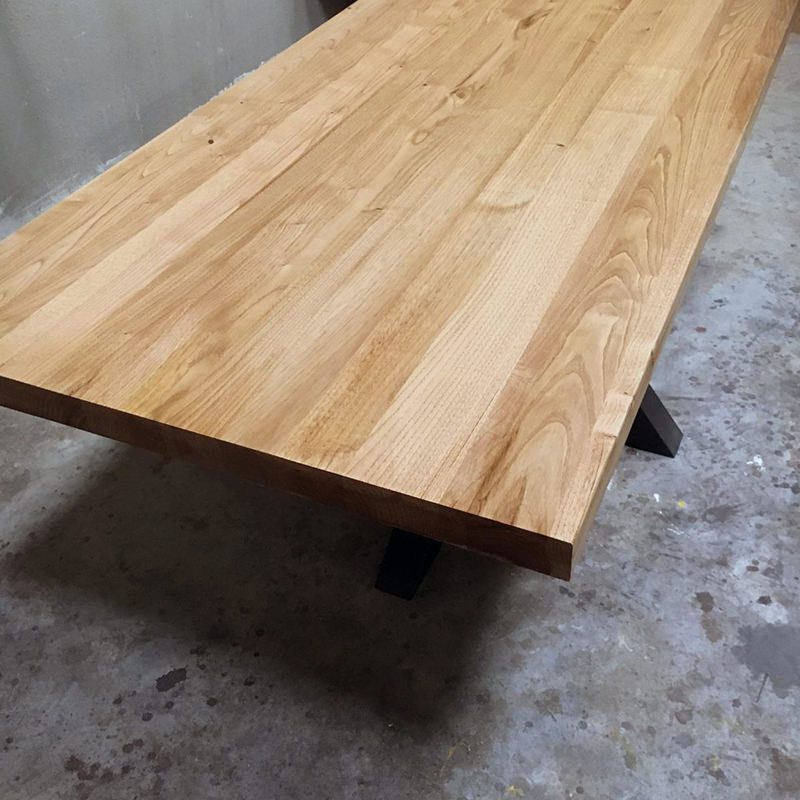 Tavolo allungabile in legno massello con gamba a stella