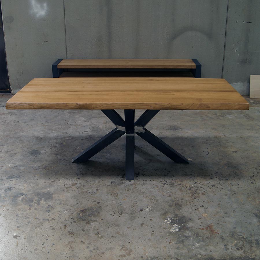 Tavolo in legno massello di design con gamba a stella