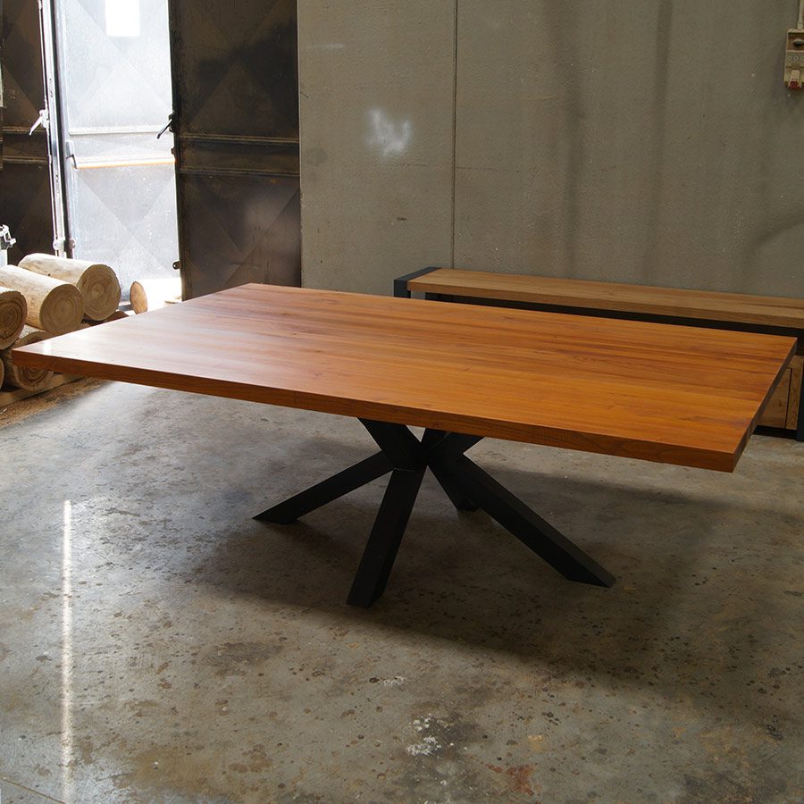 Tavolo extra large in legno massello di castagno con gamba centrale Stella