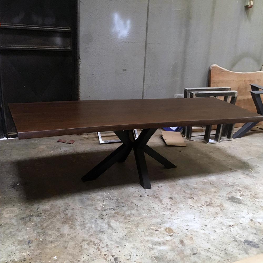 Tavolo Stella in legno massello di castagno dimensioni 240cm