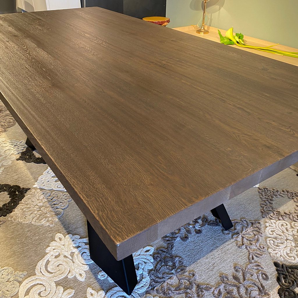 Tavolo legno massello rovere scuro con basamento in ferro - immagine 3