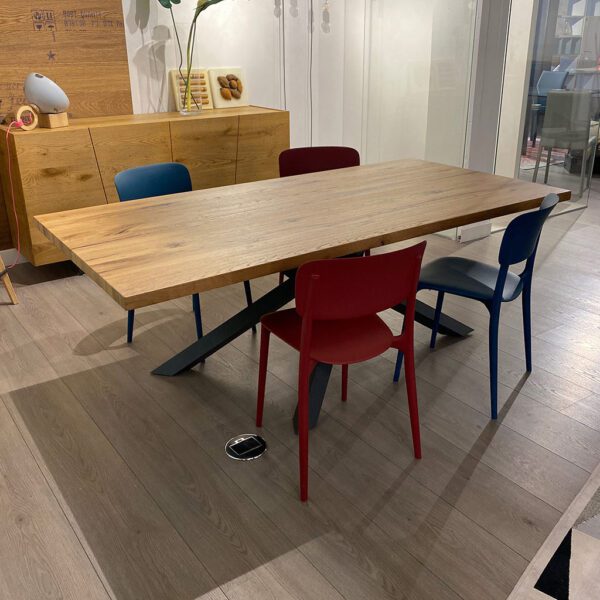 Tavolo legno tranciato rovere finitura olio e gambe in ferro