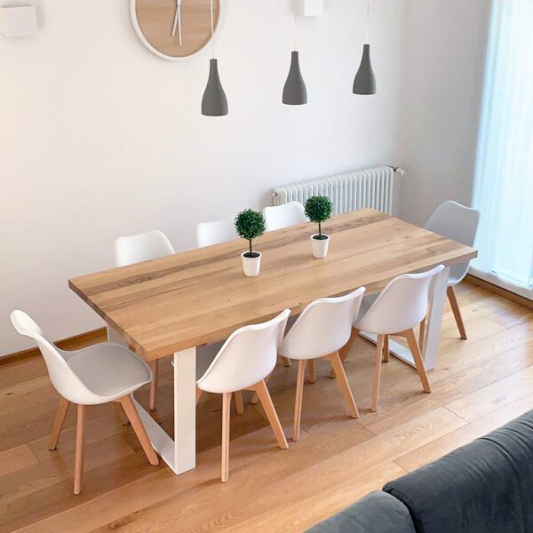 Tavolo in legno massello di castagno. Impero