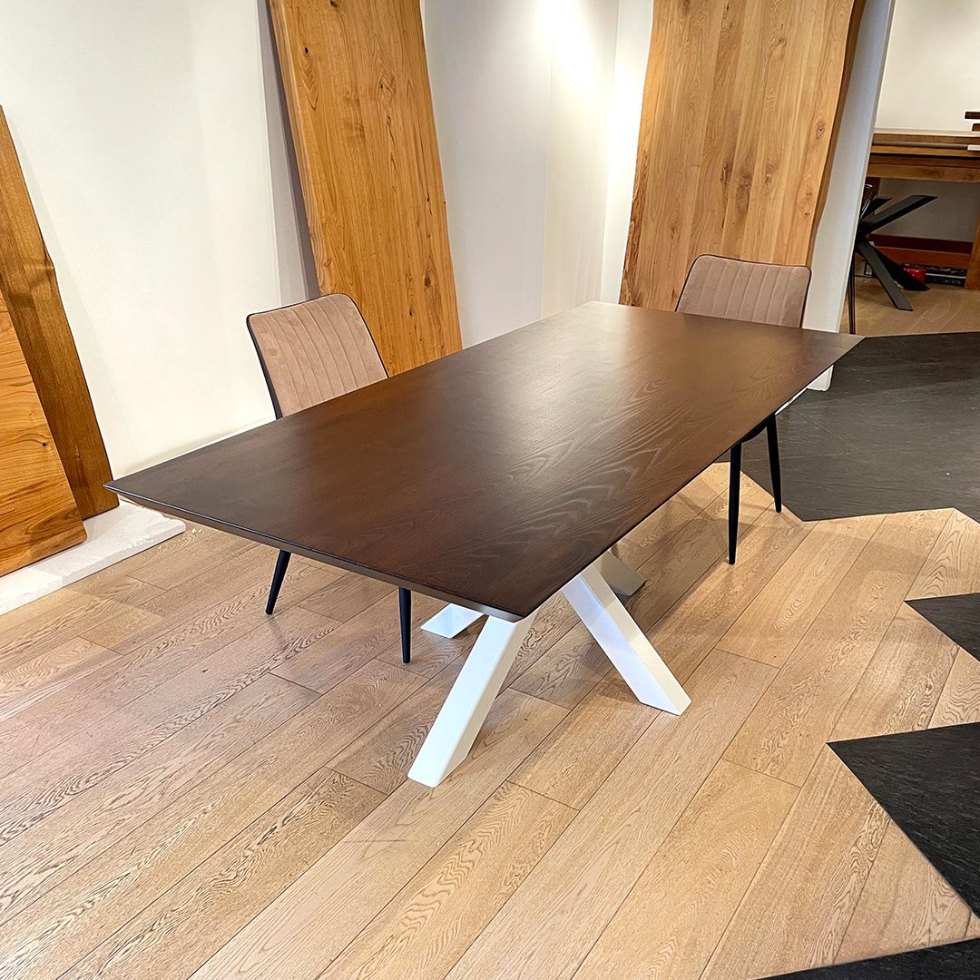 Tavolo in legno massello di castagno. Stella 45W - immagine 4