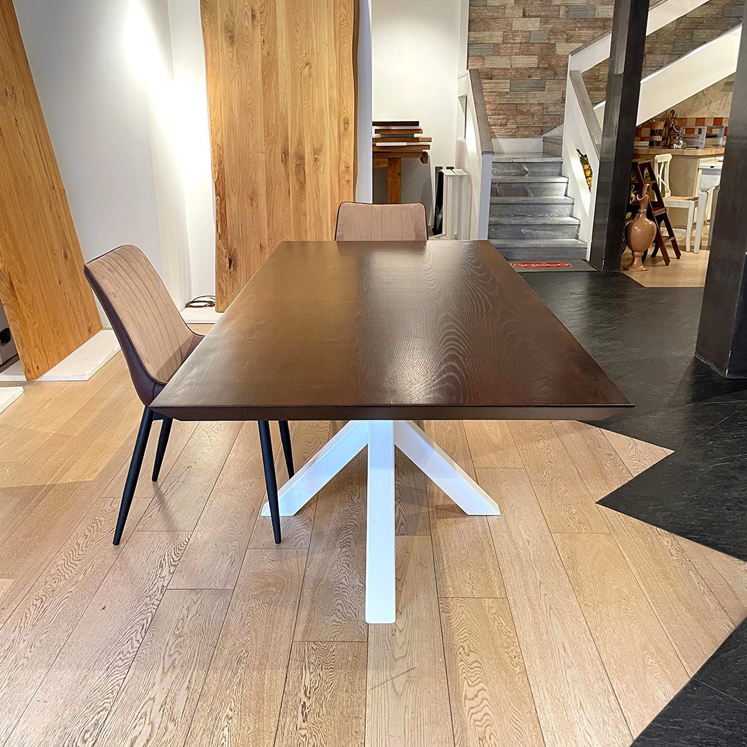 Tavolo in legno massello di castagno. Stella 45W - immagine 3