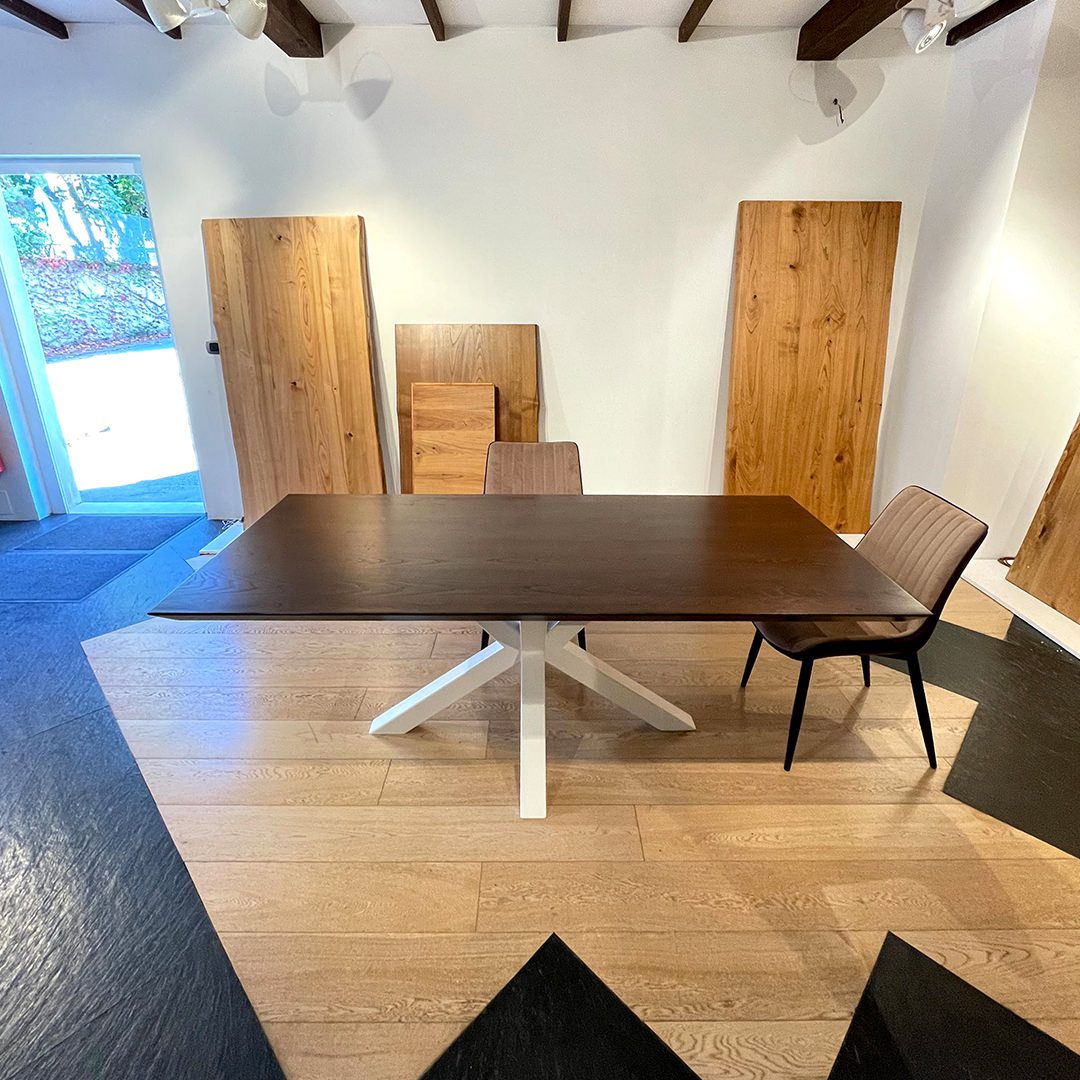 Tavolo in legno massello di castagno. Stella 45W - immagine 7