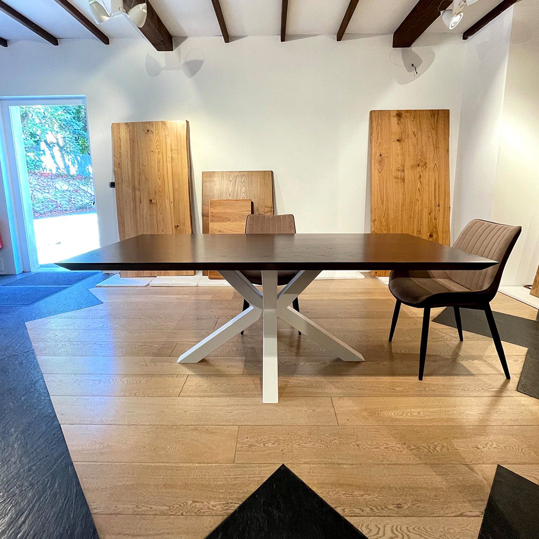 Tavolo in legno massello di castagno. Stella 45W - immagine 6