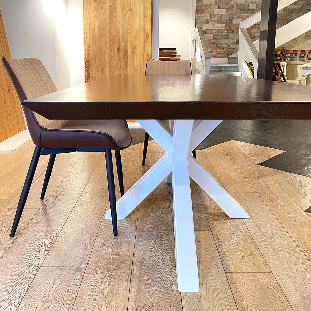 Tavolo in legno massello di castagno. Stella 45W - immagine 2