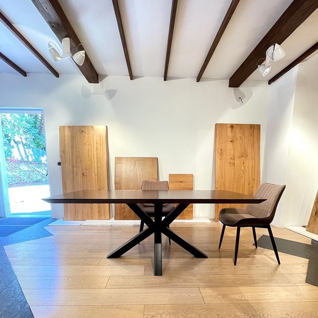 Tavolo in legno massello di castagno. Stella 45 - immagine 5