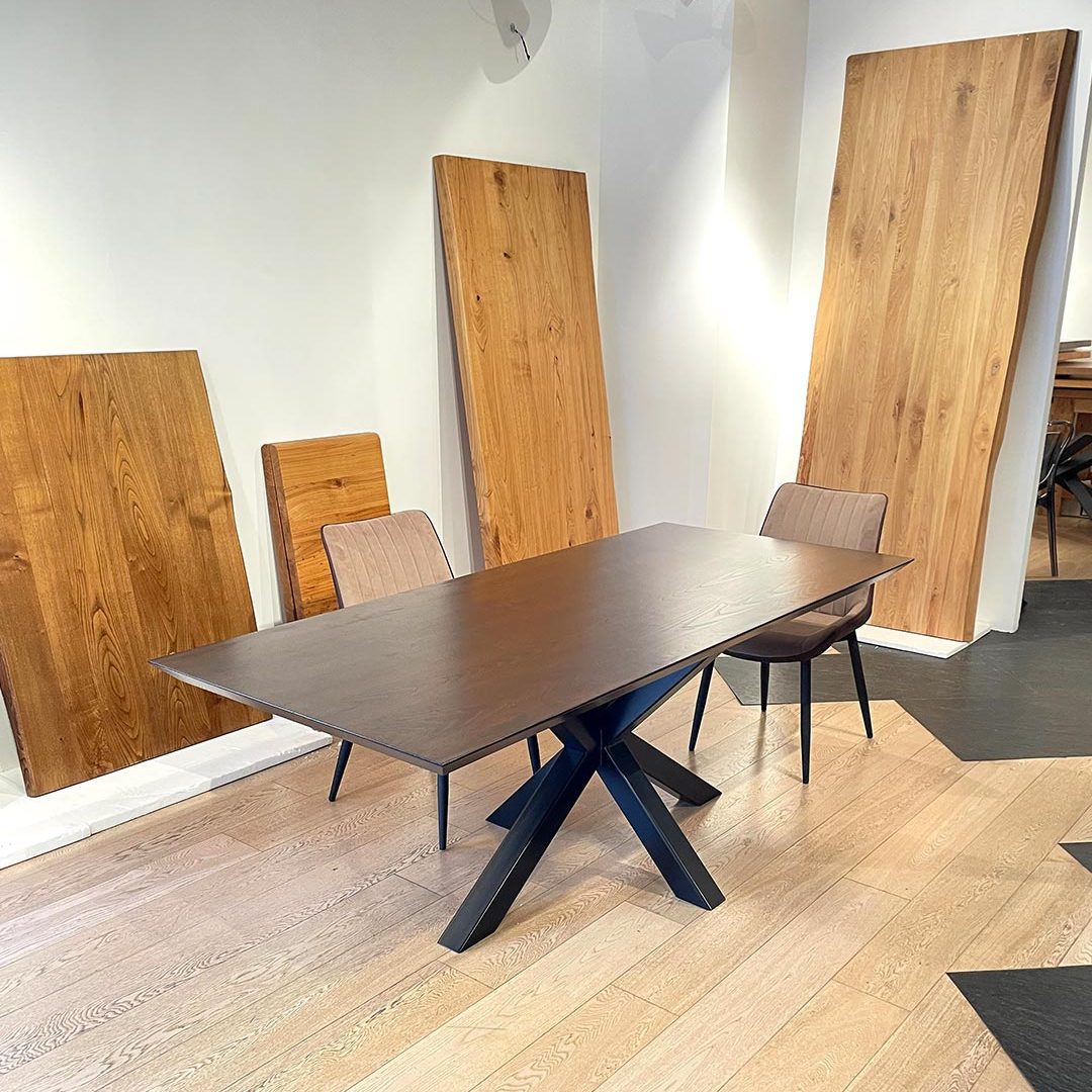 Tavolo in legno massello di castagno. Stella 45