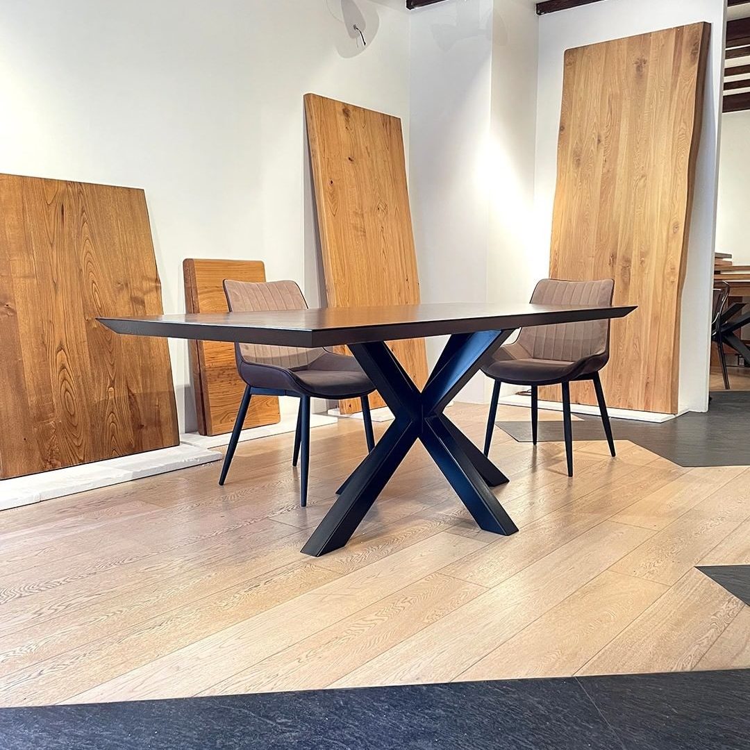 Tavolo in legno massello di castagno. Stella 45 - immagine 4